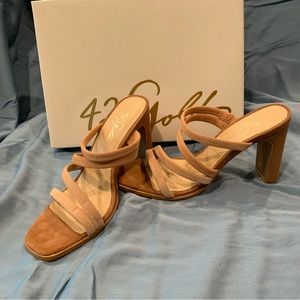 42 Gold Lonnie Suede Tan Ombré Women’s 7.5 NWT